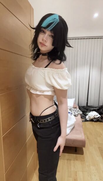 Full leaked Beezleneezle page private onlyfans photo