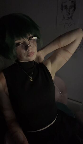 Full leaked Beezleneezle private onlyfans photo