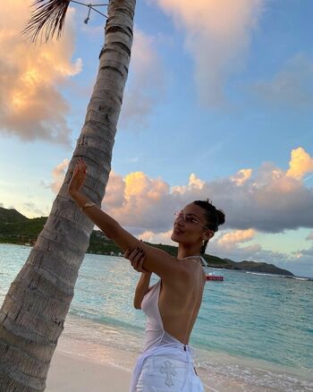 Full leaked Bella hadid private photo