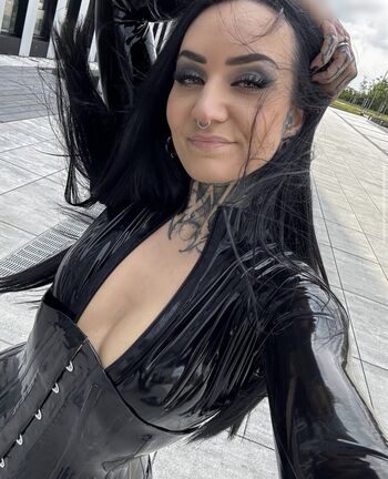 Bella Isadora