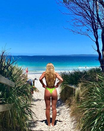 Full leaked Bella laverock private onlyfans photo