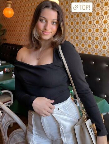 Full leaked Bella robertson private photo
