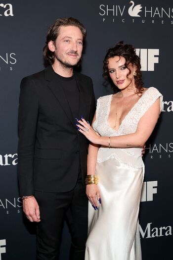 Full leaked Bella thorne  page private onlyfans photo