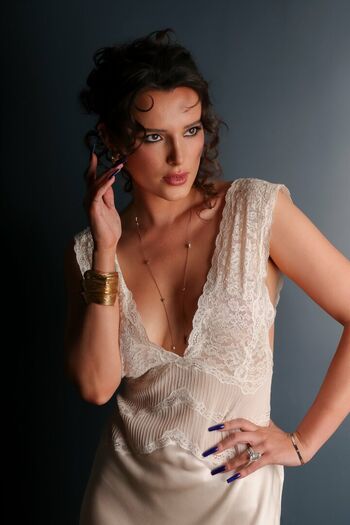 Full leaked Bella thorne  page private onlyfans photo