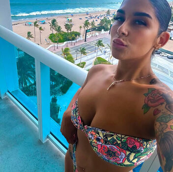 Full leaked Bellabarbellz private photo