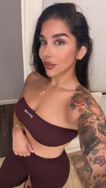 Full leaked Bellabarbellz private photo