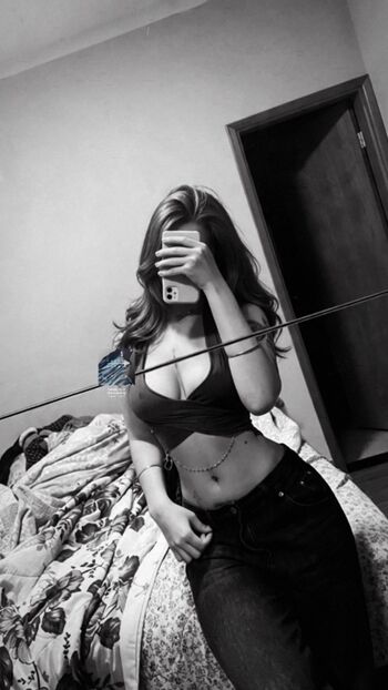Full leaked Bellassq private photo