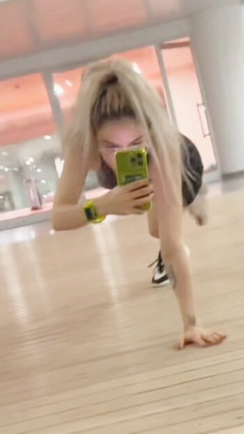 Full leaked Benvivien private photo