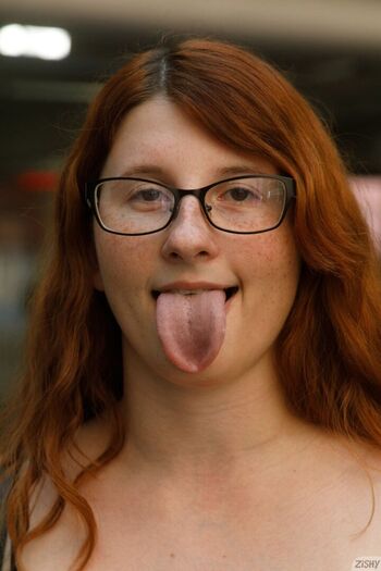 Full leaked Bess burton private photo