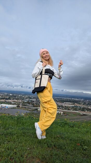 Full leaked Bessy q page private onlyfans photo