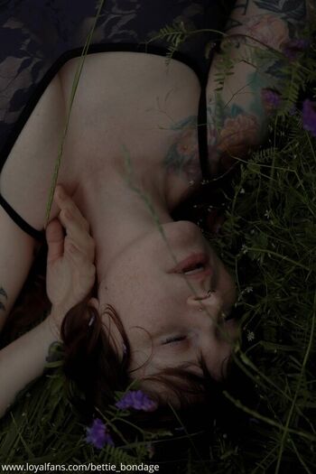 Full leaked Bettie bondage page private photo