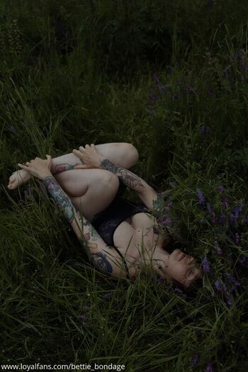 Full leaked Bettie bondage page private photo