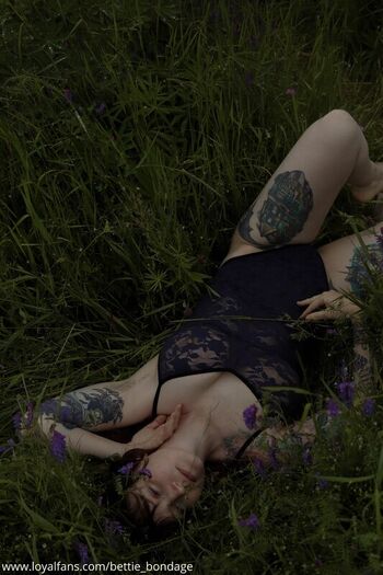 Full leaked Bettie bondage page private photo