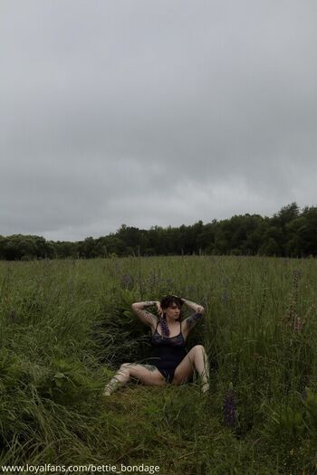 Full leaked Bettie bondage page private photo