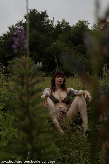 Full leaked Bettie bondage private photo