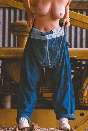 Full leaked Beyondthepinesmagazine private photo