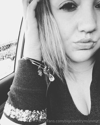 Full leaked Big booty momma private onlyfans photo