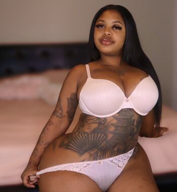 Full leaked Bigbodybenz private photo