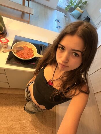 Full leaked Bighazeleyeddoe page private photo