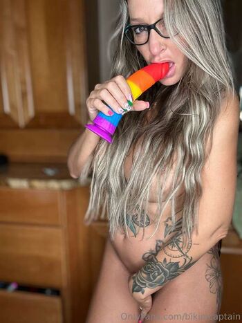 Full leaked Bikinicaptain private photo