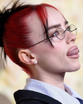 Full leaked Billie eilish private photo