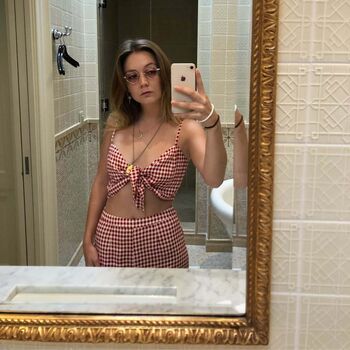 Full leaked Billie lourd private photo
