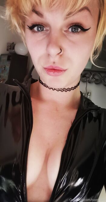 Full leaked Bionicdoll private photo
