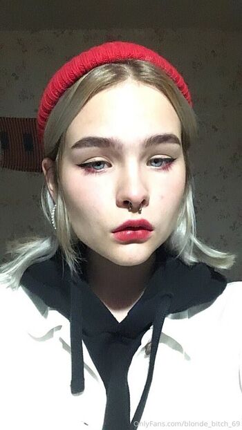 Full leaked Blonde bitch private photo