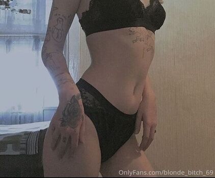 Full leaked Blonde bitch private photo
