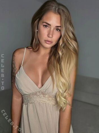 Full leaked Blonde model  page private onlyfans photo