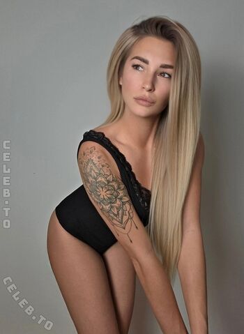 Full leaked Blonde model private photo