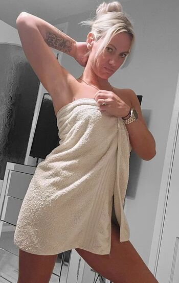 Full leaked Blondemilf private photo