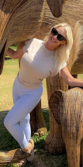 Full leaked Blondie mom bay private photo