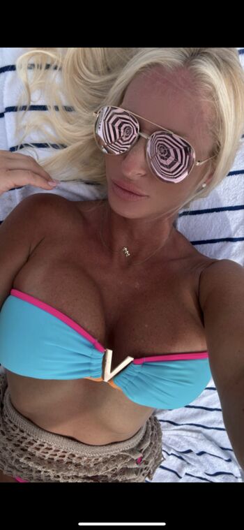 Full leaked Blondie mom bay private photo