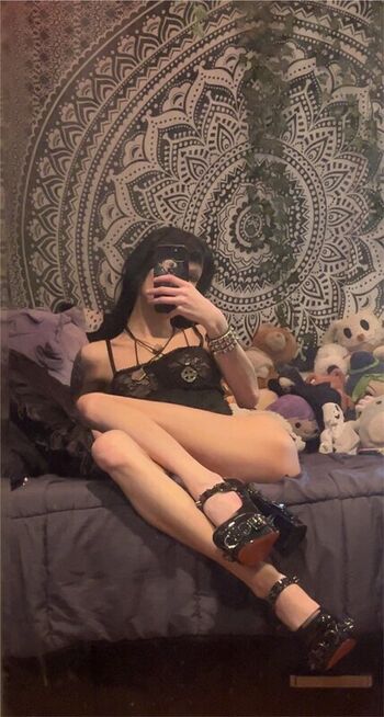 Full leaked Bluntghoul private photo