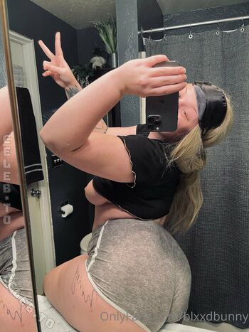 Full leaked Blxxdbunny private onlyfans photo