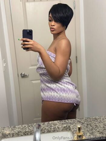 Full leaked Bombshell page private photo