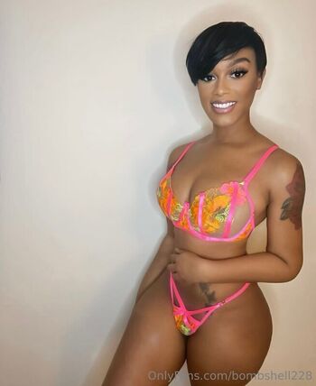 Full leaked Bombshell page private photo