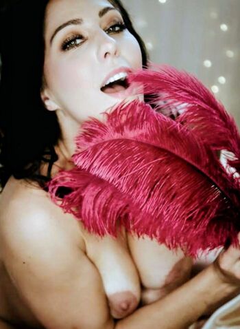 Full leaked Boudoir page private photo