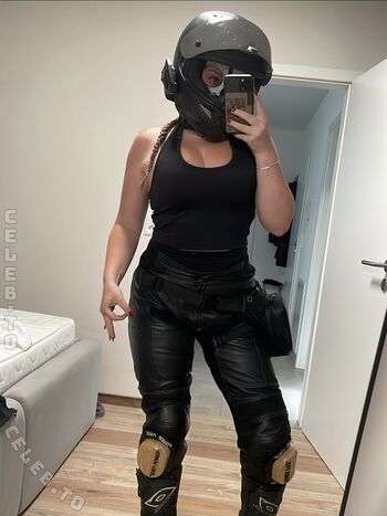 Full leaked Bruchpilotin private photo