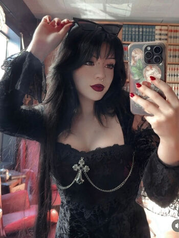 Full leaked Buffgothmom private photo