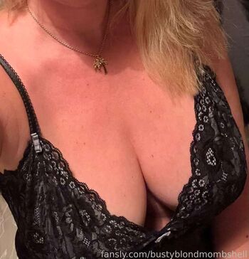 Full leaked Bustyblondmombshell page private photo