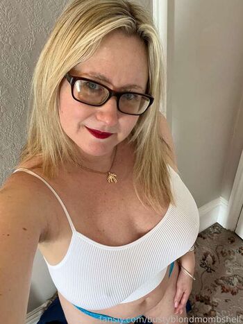 Full leaked Bustyblondmombshell private photo