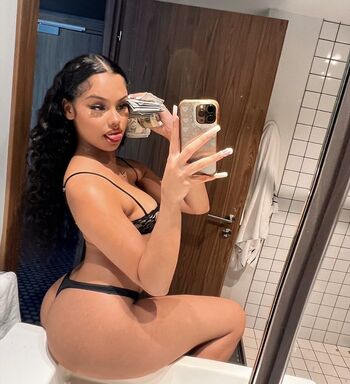 Full leaked Cllmevicky private photo