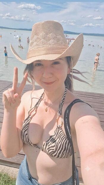 Full leaked Cmomil private photo