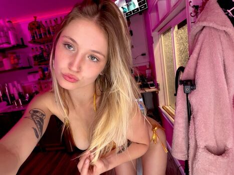 Full leaked Caffeine crushh private photo