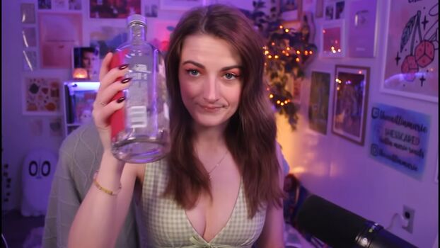 Caitlin Marie Reacts