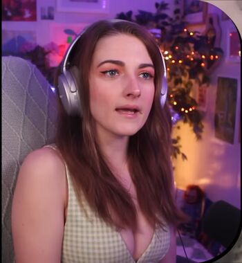 Caitlin Marie Reacts