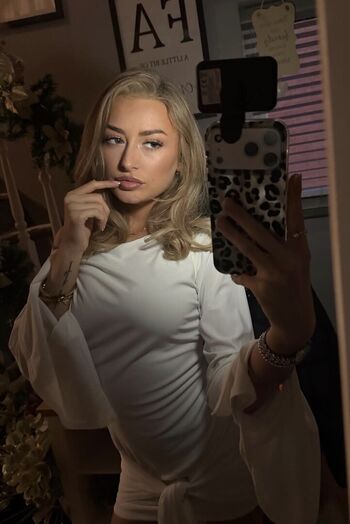 Full leaked Caitlynshawxx private onlyfans photo