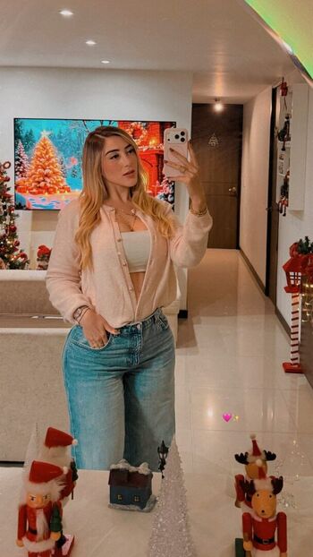 Full leaked Camilarroyav page private onlyfans photo